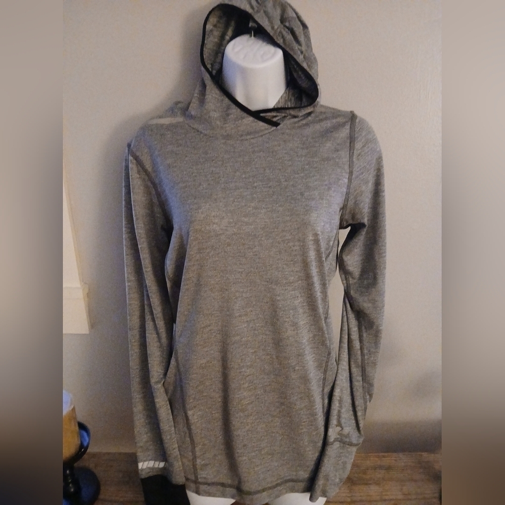Brooks Running Shirt Women’s Sz S Long Sleeve Hooded Active Top Thumb Holes